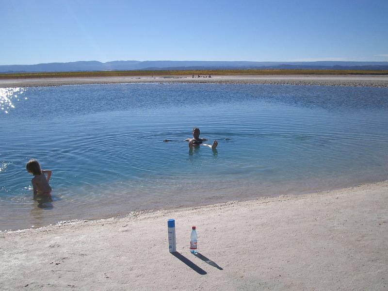 img_5432.jpg - Bagno nella Laguna Ceja, impossibile affondare